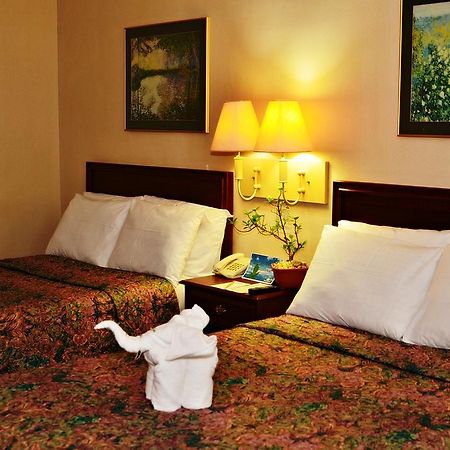 Days Hotel By Wyndham Batangas Eksteriør billede