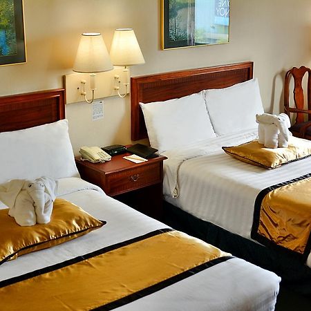 Days Hotel By Wyndham Batangas Eksteriør billede