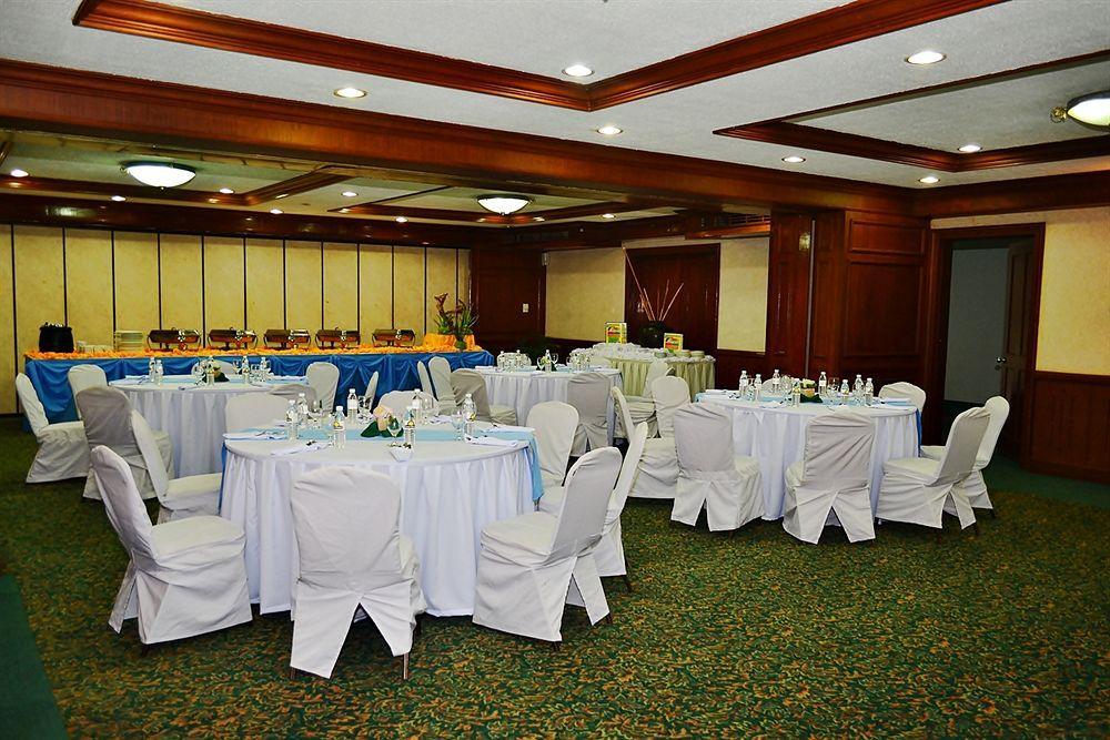 Days Hotel By Wyndham Batangas Eksteriør billede