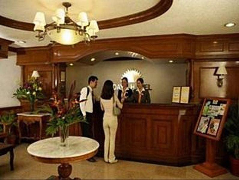 Days Hotel By Wyndham Batangas Eksteriør billede