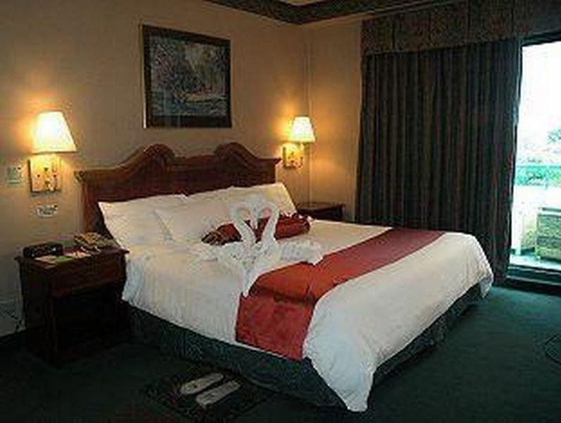 Days Hotel By Wyndham Batangas Eksteriør billede