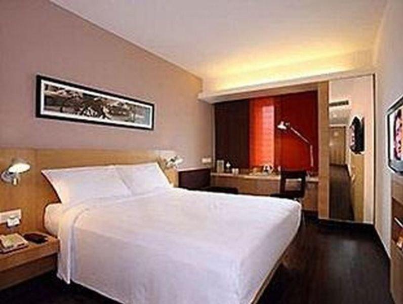 Days Hotel By Wyndham Batangas Eksteriør billede