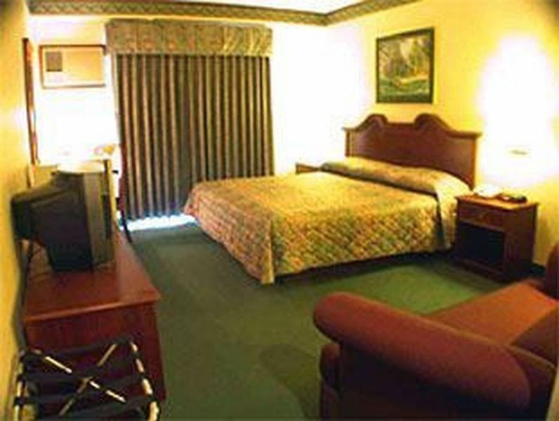 Days Hotel By Wyndham Batangas Værelse billede
