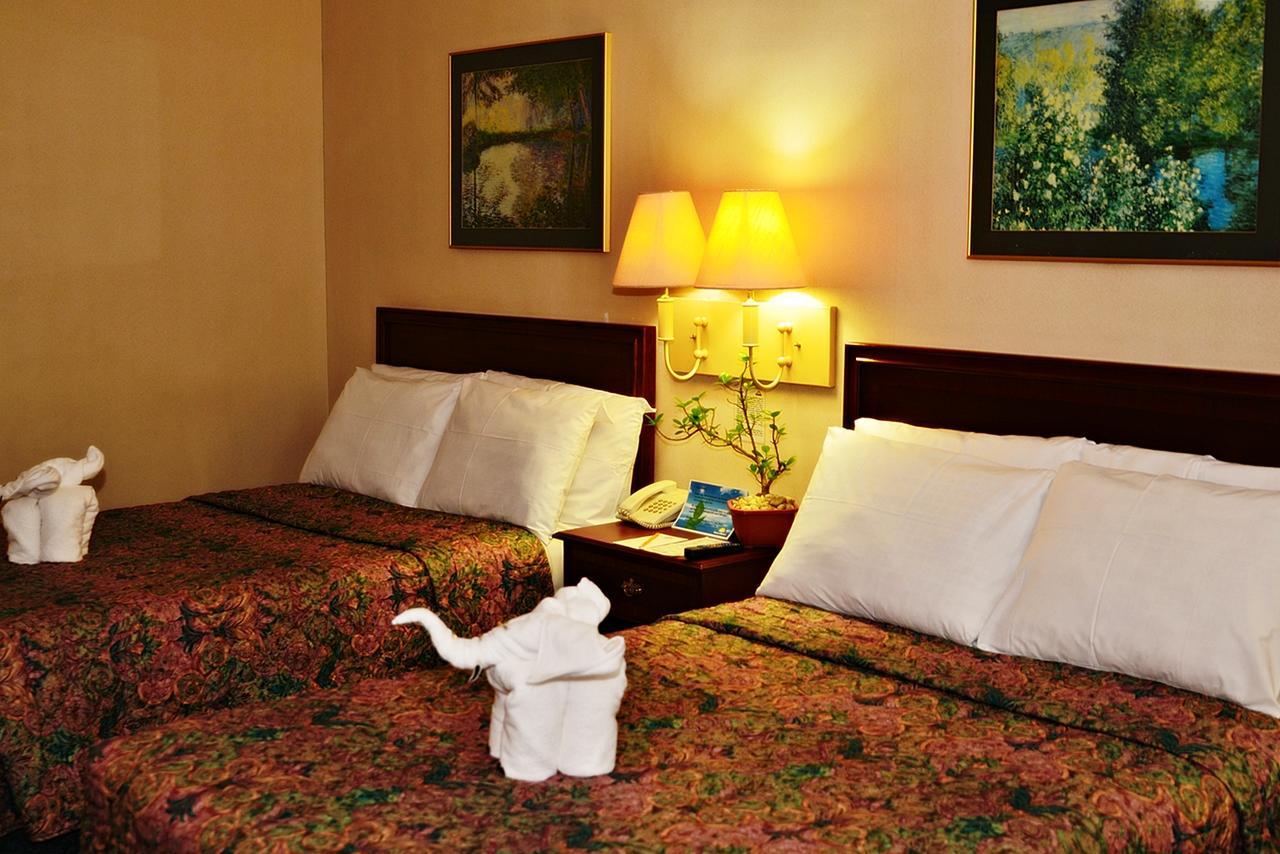 Days Hotel By Wyndham Batangas Eksteriør billede