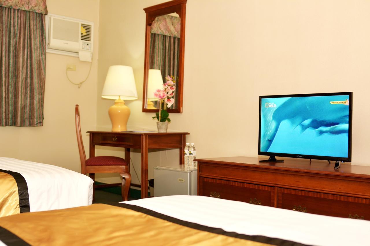 Days Hotel By Wyndham Batangas Eksteriør billede