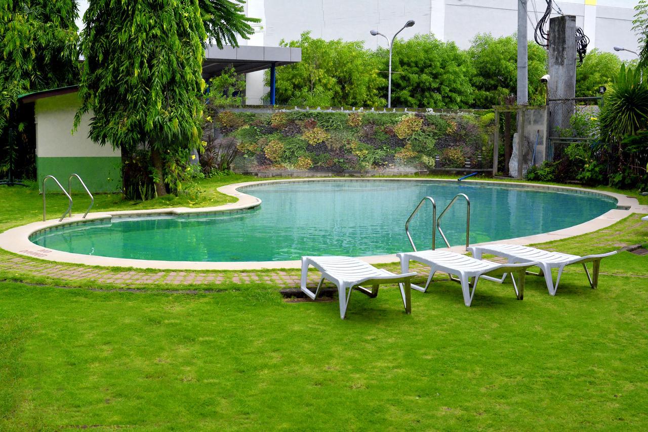 Days Hotel By Wyndham Batangas Eksteriør billede