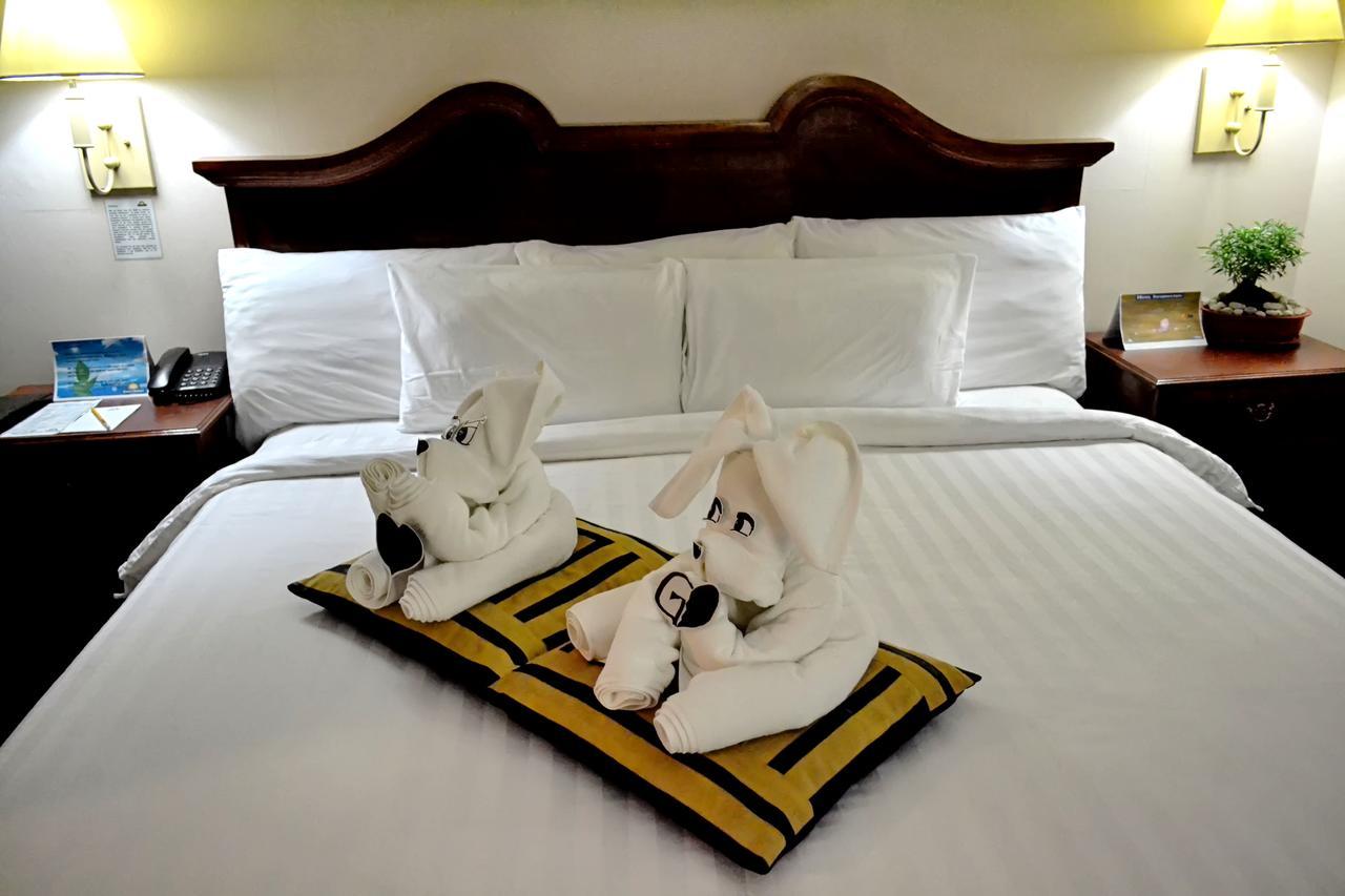 Days Hotel By Wyndham Batangas Eksteriør billede