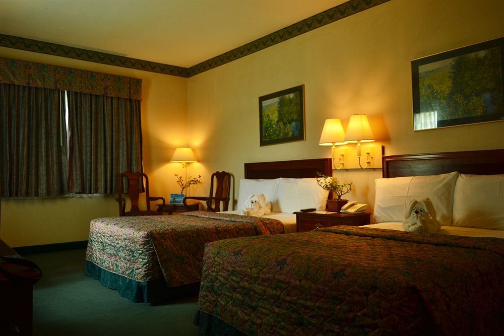 Days Hotel By Wyndham Batangas Eksteriør billede