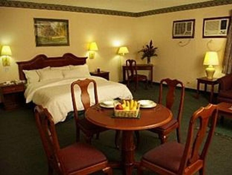 Days Hotel By Wyndham Batangas Eksteriør billede
